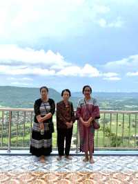 พระพุทธรูปหินแกะสลักภูผาขาว มุกดาหาร