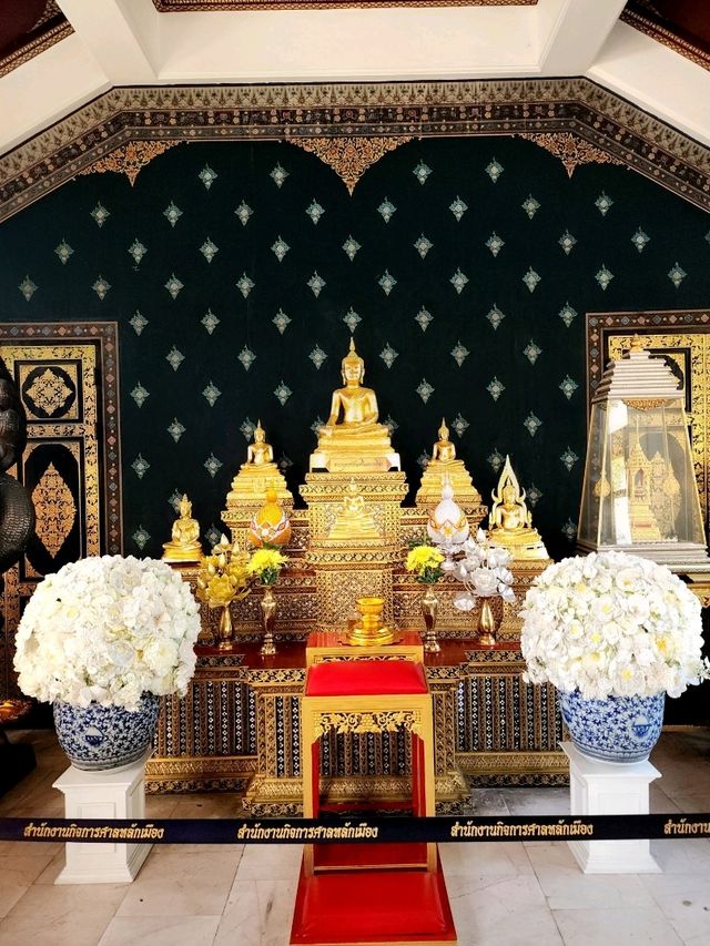 ขอพรที่ศาลหลักเมืองกรุงเทพมหานคร