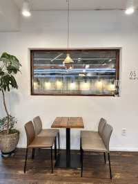 ์ ์ฃผํ์ฅ๋ง์์ ์์นํ ๊ฐ์ฑ ์นดํ