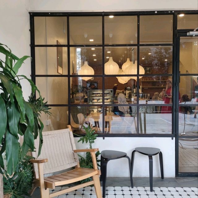 🇲🇾 JOMO Eatery: A Fusion Feast Near Sultan Mahmud Airport