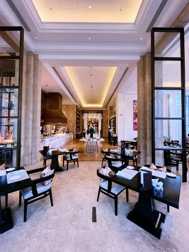 Fine Dining in St. Regis Drawing Room like a King