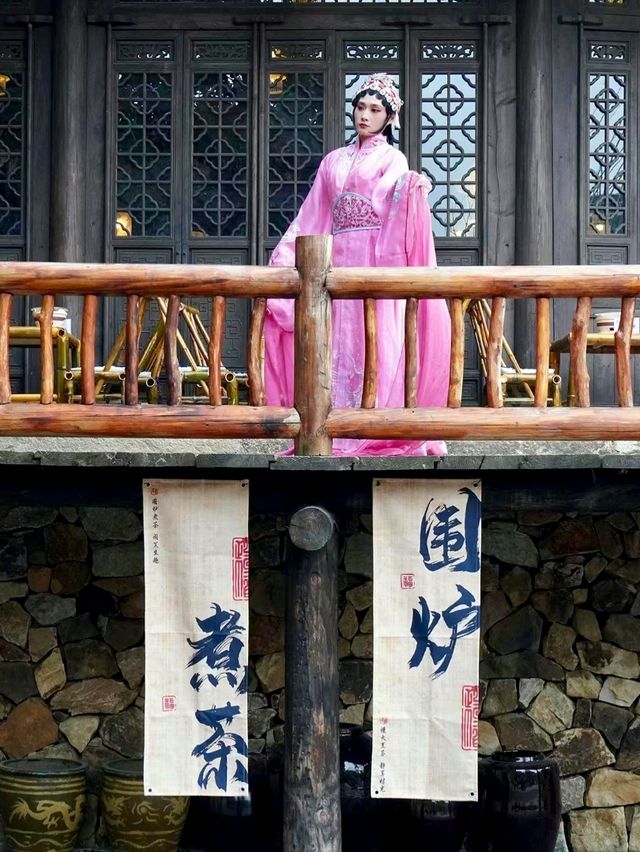 A Memorable Adventure in Yao Hu Town