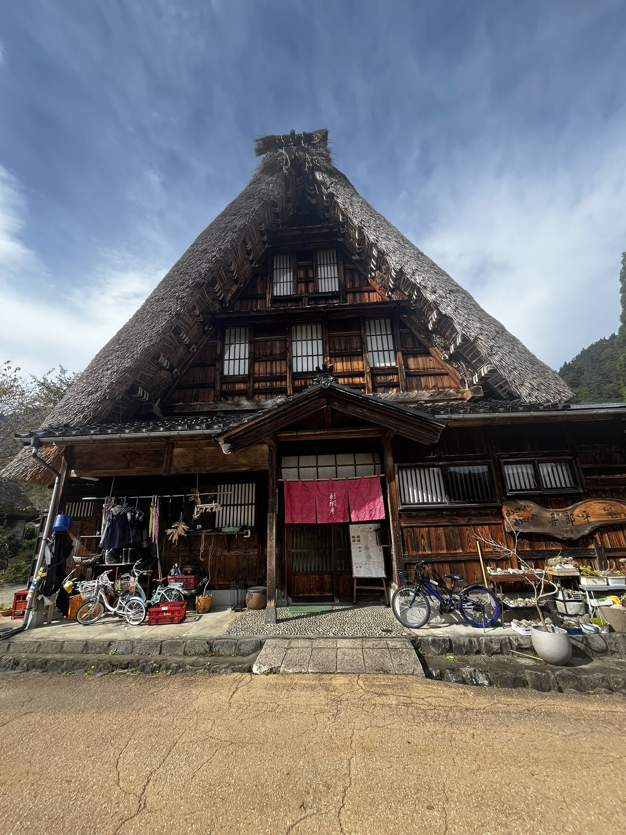 美しい合掌造り白川郷 白川郷のお土産紹介👏 白川郷のシンボル「合掌造り」を模した