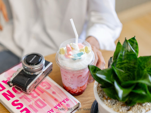 คาเฟ่ใหม่ 2025 กับ  Art&Toy Café Phangnga