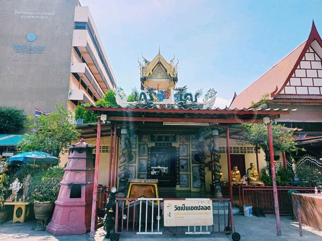 泰國曼谷市中心湄南河畔坐BTS天鐵古跡皇家寺廟一日遊行程，地標性金色大佛雕像，適合打卡拍照📸