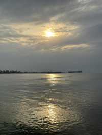 淡水老街金色水岸：河畔的浪漫與懷舊🌅🚶