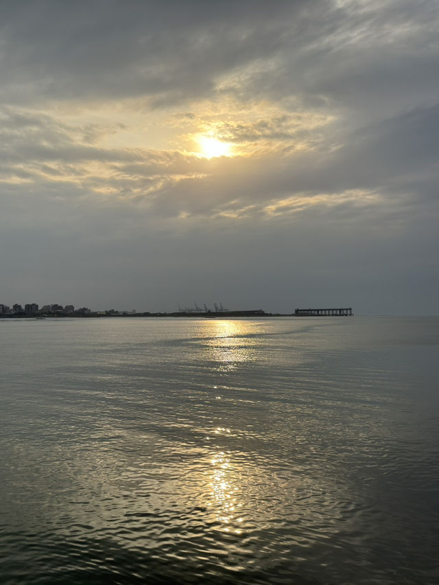 淡水老街金色水岸：河畔的浪漫與懷舊🌅🚶