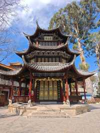Stroll around beautiful Jianchuan Ancient Town