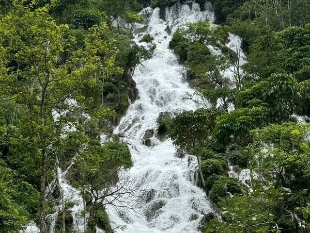 碧波盪漾的黔南荔波---小七孔景區
