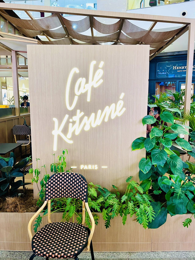 Cafe Kitsune Pavilion: A Chic Oasis of Sustainability in the City