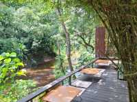 บ้านเขากอด ร้านอาหารริมลำธาร ในคีรีวง