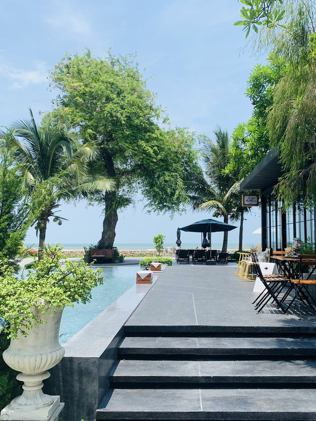 Little Sea Huahin คาเฟ่สุดมินิมอล ริมทะเลหัวหิน