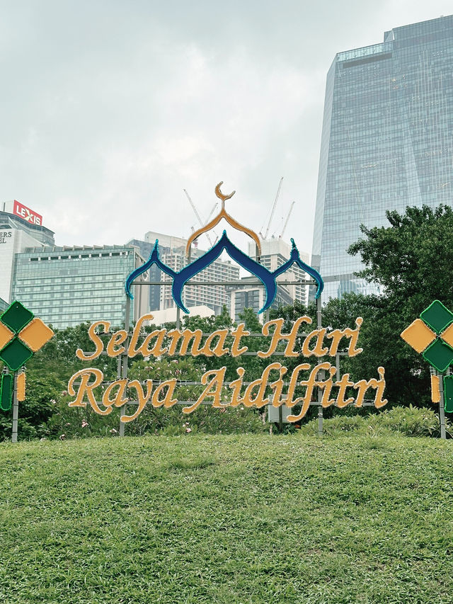 A Majestic Raya Beneath the Twin Towers