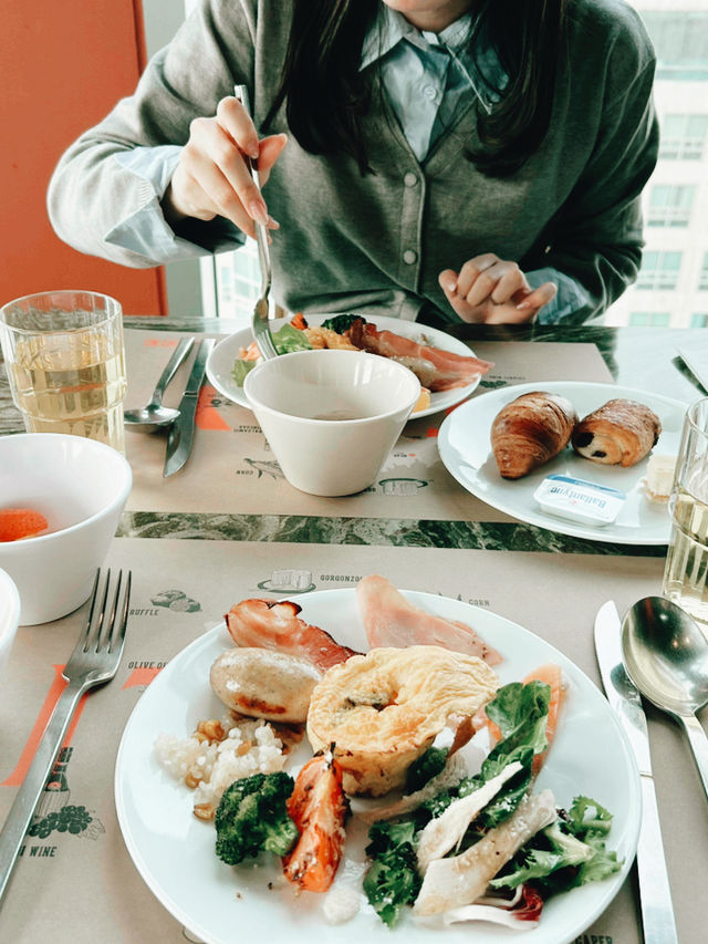  【ソウル🇰🇷ホンデ】朝食に❤️眺望に癒されるオシャレなイタリアン