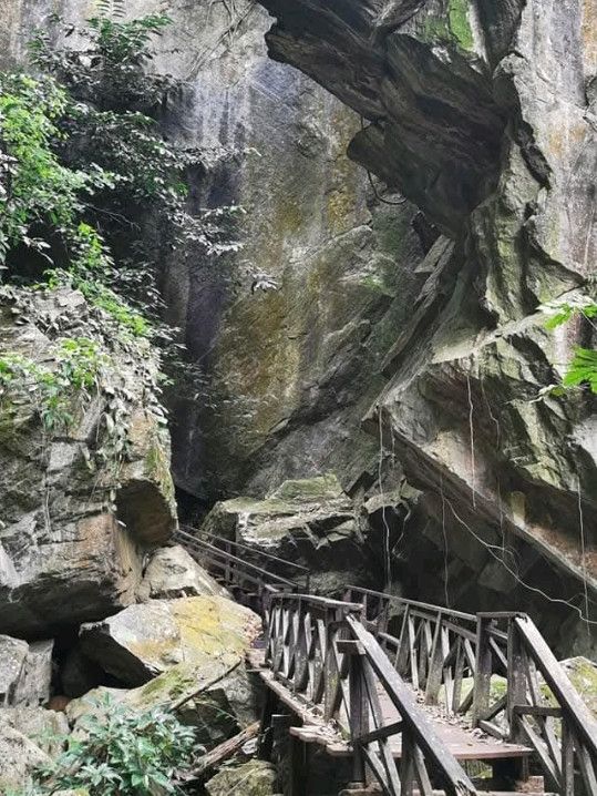 อุทยานแห่งชาติเฉลิมรัตนโกสินทร์ จังหวัดกาญจนบุรี