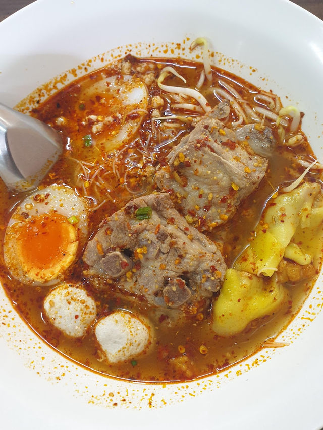 Small Local shop - 2 Pee Nong Duck Noodle
