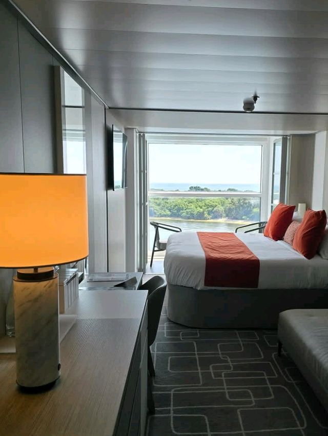 Amsterdam – A Stylish Celebrity Cruise Journey! ⚓️🇳🇱✨