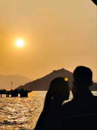 Sunset in Hong Kong is pure magic - Skyscrapers glow and the sky burns gold