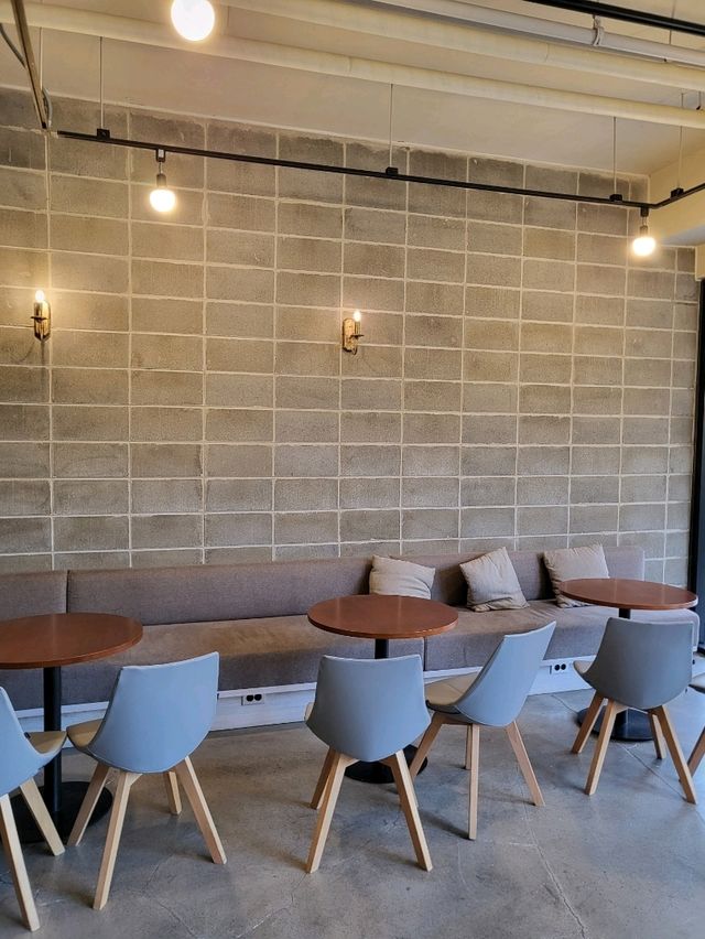 동백꽃 시즌에 정말 예쁜 부산 정원카페