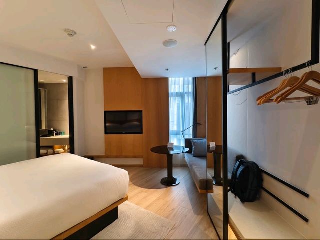 "Urban Simplicity with a Touch of Marriott Comfort"