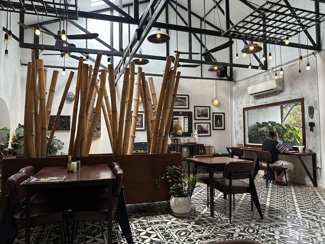 【Footprint Cafes｜シェムリアップ】 ゆったり過ごせて、しっかり働ける。旅人＆ノマドに優しいカフェ