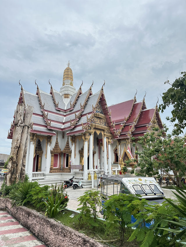 เที่ยวศรีราชา ไหว้พระวัดศรีมหาราชา พระอารามหลวง