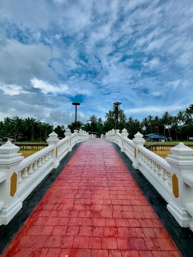 Discover Tranquility at Wat Phra Borommathat Sawi