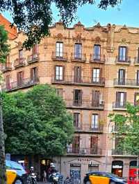 Plaça de Catalunya – The Heartbeat of Barcelona