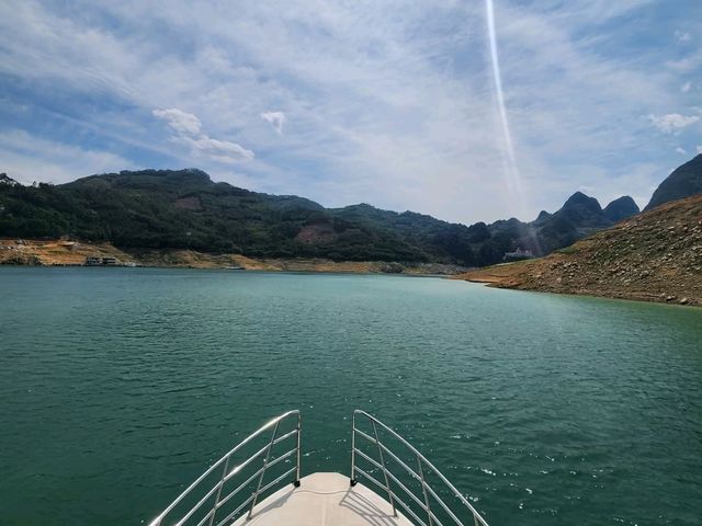 Wanfeng Lake: The Pearl of Southwest Guizhou