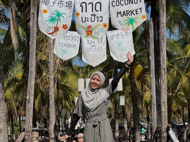 Chiang Mai Coconut Market: Where Summer Tastes Like Ice-Cold Happiness