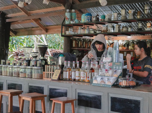 Lak 40 คาเฟ่เมืองปากซอง ลาวใต้