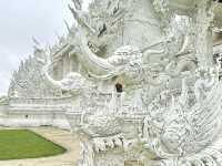 神秘的な白の寺院、ワット・ロンクンで幻想的な世界を体験しよう✨