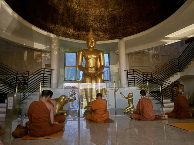 A Haven of Serenity: My Visit to Palelai Buddhist Temple, Singapore