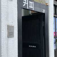 제주 여행 / 차분한 분위기에 맛난 디저트와 음료를 파는 카페 작은방