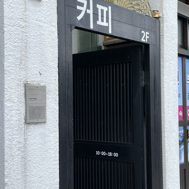 제주 여행 / 차분한 분위기에 맛난 디저트와 음료를 파는 카페 작은방