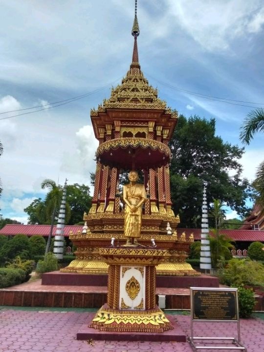 วัดพระพุทธบาทตากผ้า จ.ลำพูน
