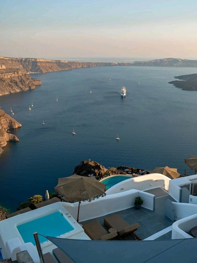 🌸 Europe :Santorini on a Budget: Live the Greek Dream Without Breaking the Bank 🇬🇷💙