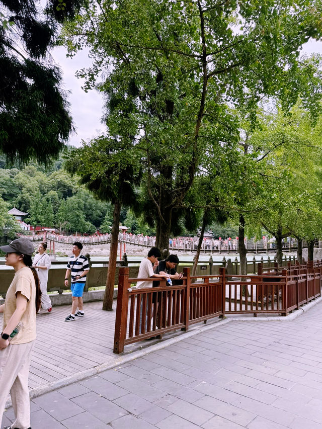 🌊 Dujiangyan Summer Survival Guide