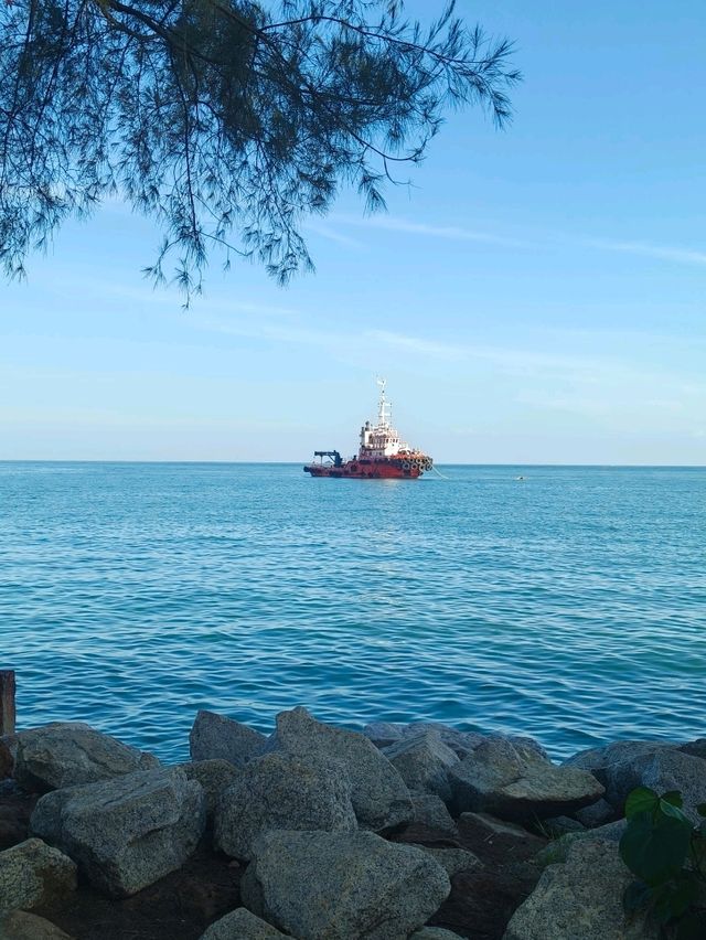 When the Sun Says Goodbye — Pantai Tanjung Gemuk Magic