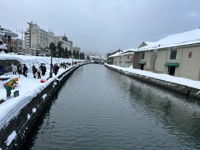 시간의 캡슐 속으로 들어가는 낭만적인 꿈의 여행 - 오타루 운하의 오후 마법 여행
