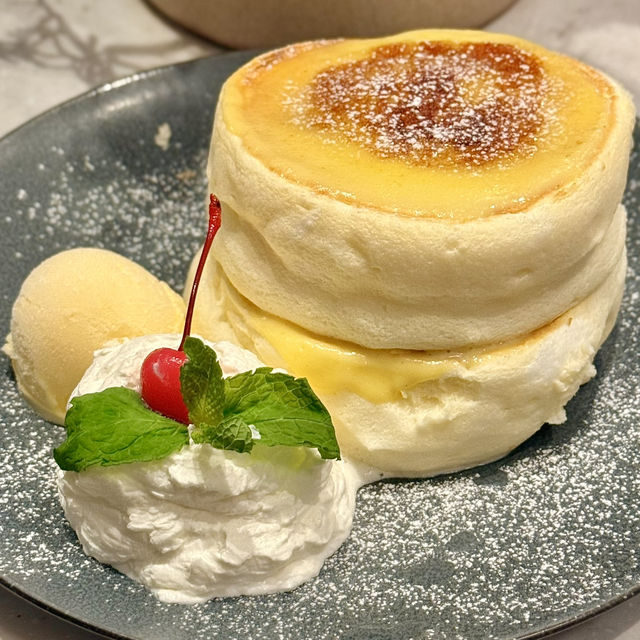 【東京観光】オフィス街で出会ったふわしゅわパンケーキ🥞