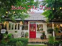 Under The Tree Cafe 🏡