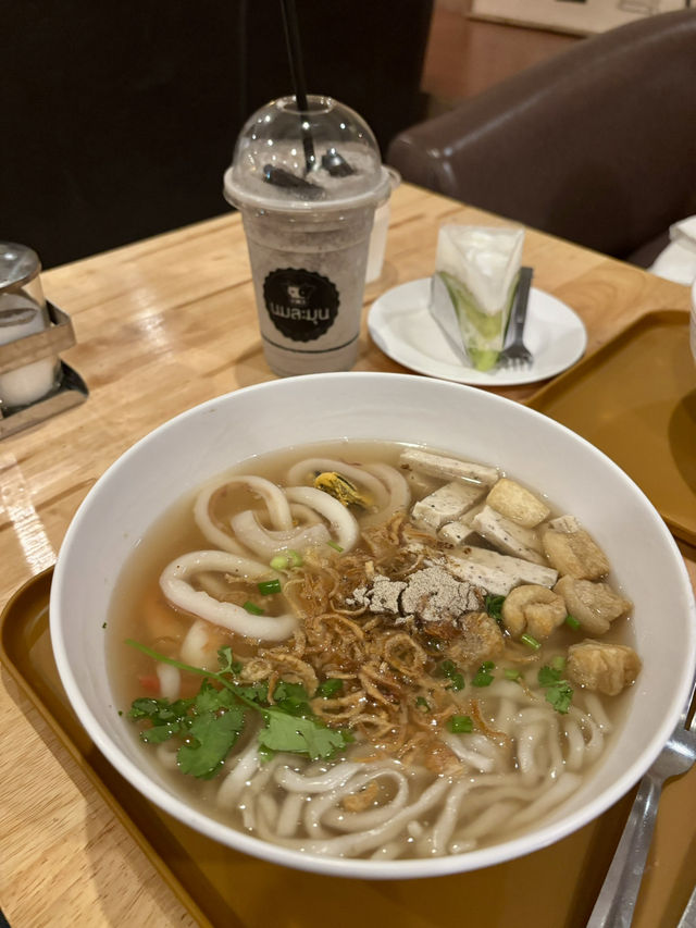 🥛✨ นมละมุน” คาเฟ่นมละมุนใจ ใกล้ ม.อุบลฯ