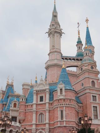 SHANGHAI DISNEYLAND 