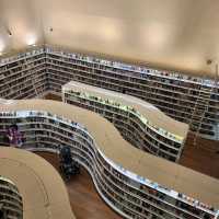 Library@Orchard / Library@Esplanade (Free & scenic libraries)