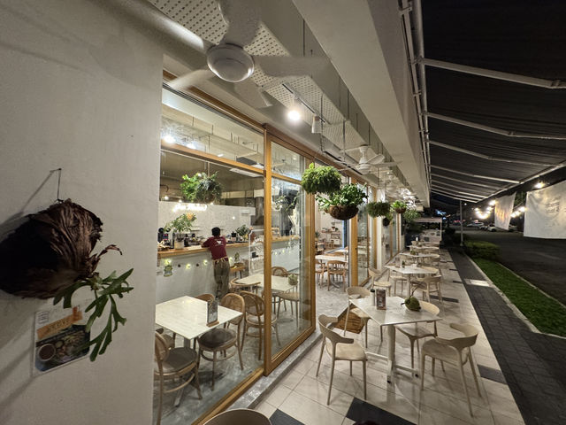 🥤 Warung Ekspres – Not Quite Express, and Not Quite Impressive