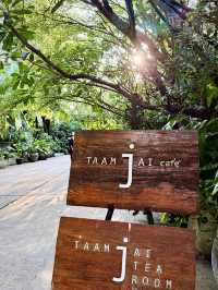 ตามใจคาเฟ่ (Taamjai Café) – สวนชาเขียวร่มรื่น 