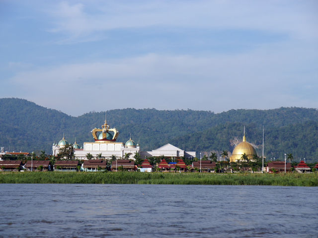 🚤 Crossing the Mekong: A Glimpse of Laos from Thailand