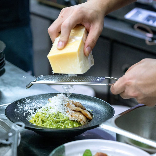 香港🇭🇰 札根社區 自家製開心果青醬雞肉意粉🍝