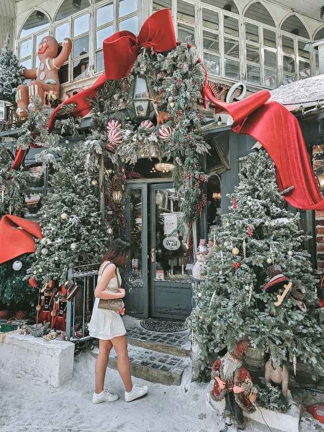 B-Story Café – Christmas Wonderland in the Heart of Bangkok 🎄🇹🇭